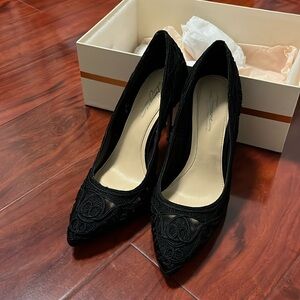 EUC!!! Imagine by Vince Camuto, Olivia, Embroidered,Macrame, Lace Pumps Size 7.5